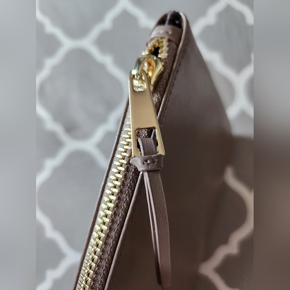 **St John Nude / Mauve Leather Gold Zip Clutch Bag - Picture 3 of 6